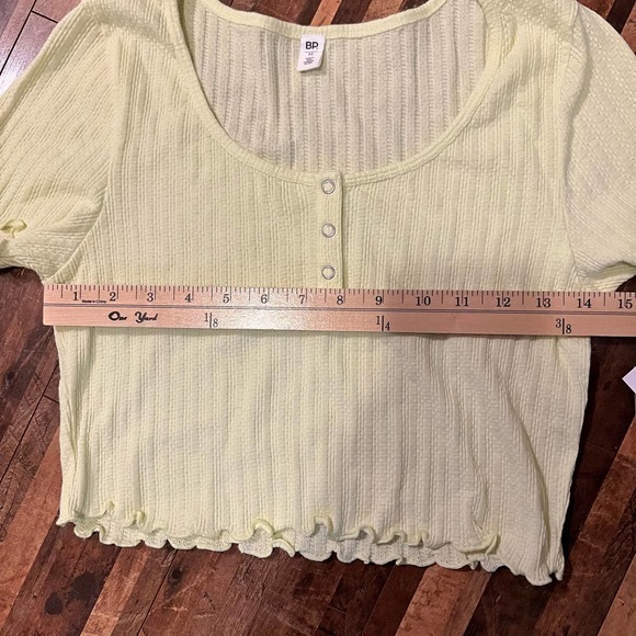 BP Womens Ribbed‎ Knit Top Lettuce Edge Cropped Button Front Yellow Size M - Picture 4 of 8